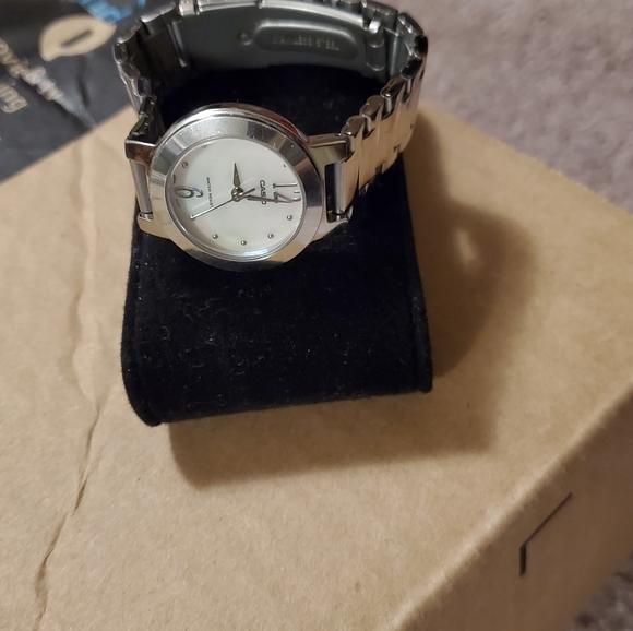 CASIO DAINTY WATCH - Picture 5 of 5